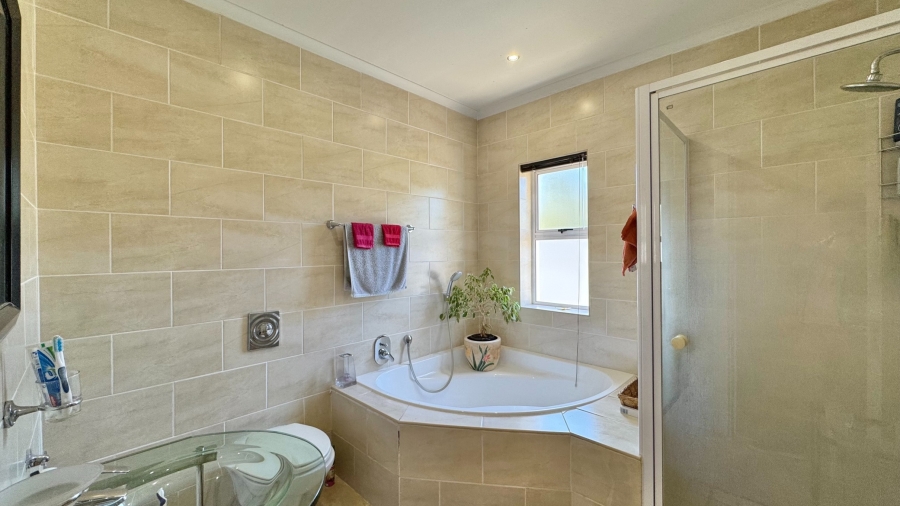 To Let 3 Bedroom Property for Rent in Fernwood Western Cape